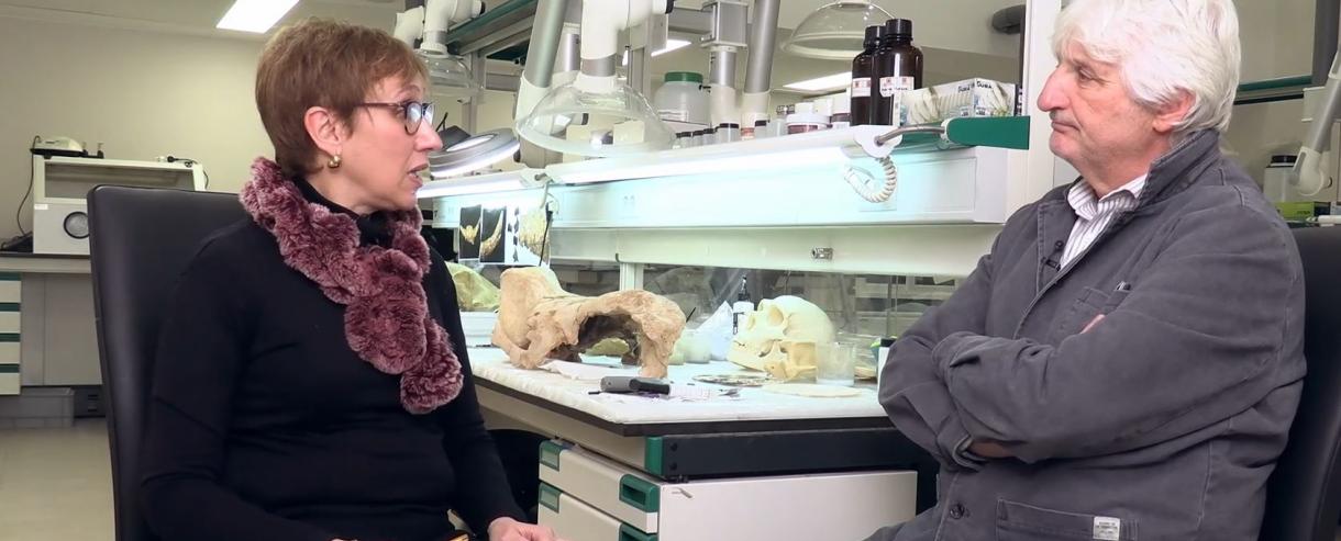 María José Fabre entrevistando a Enrique Baquedano