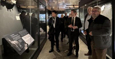 De Paco Serrano presenta la guía de la sala de Paleontología Emiliano Aguirre 