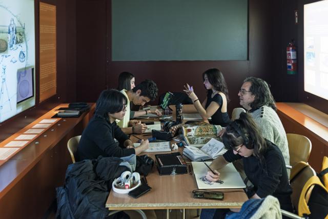 Visita de alumnos de la Escuela de Arte al MARPA