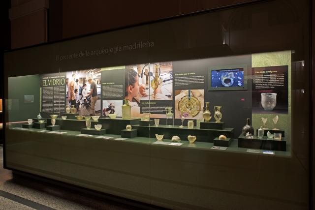 Exposición "25 años de restauraciones en el MARPA: El vidrio"