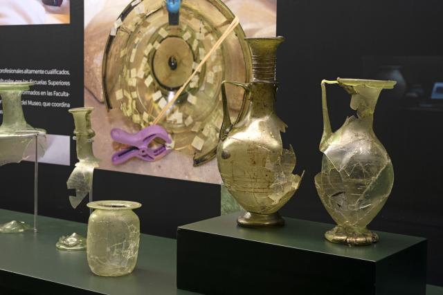 Exposición "25 años de restauraciones en el MARPA: El vidrio"