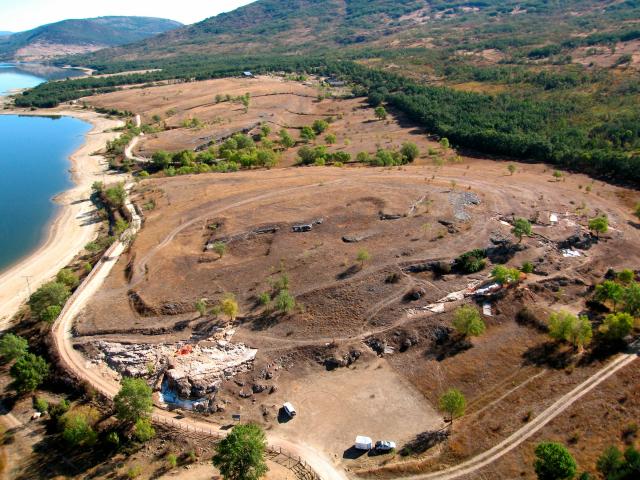 Vista panorámica de los yacimientos de "El Valle de los Neandertales"