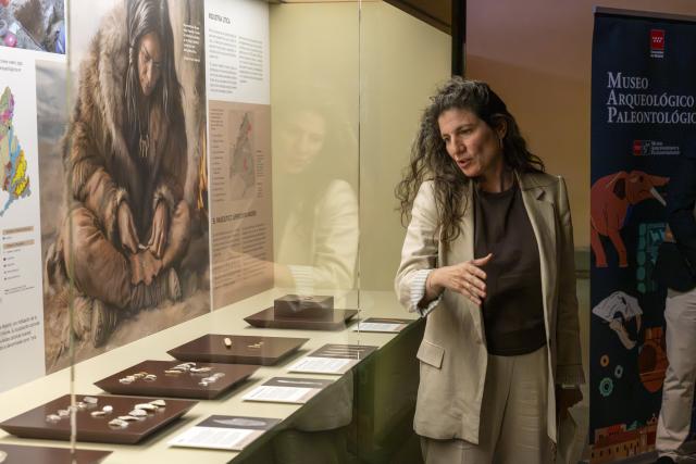 Paloma de la Peña en el acto de inauguración de la exposición "El Abrigo del Monte (El Vellón)"