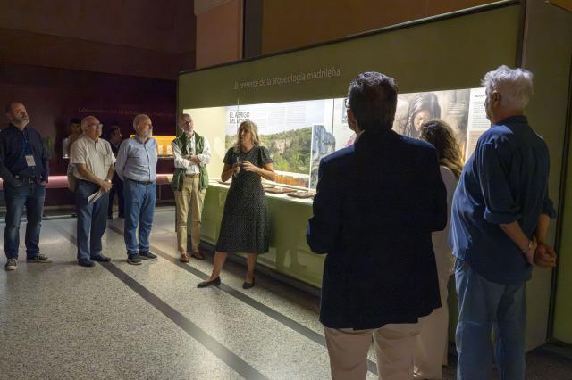 Acto de inauguración de la exposición "El Abrigo del Monte (El Vellón)"